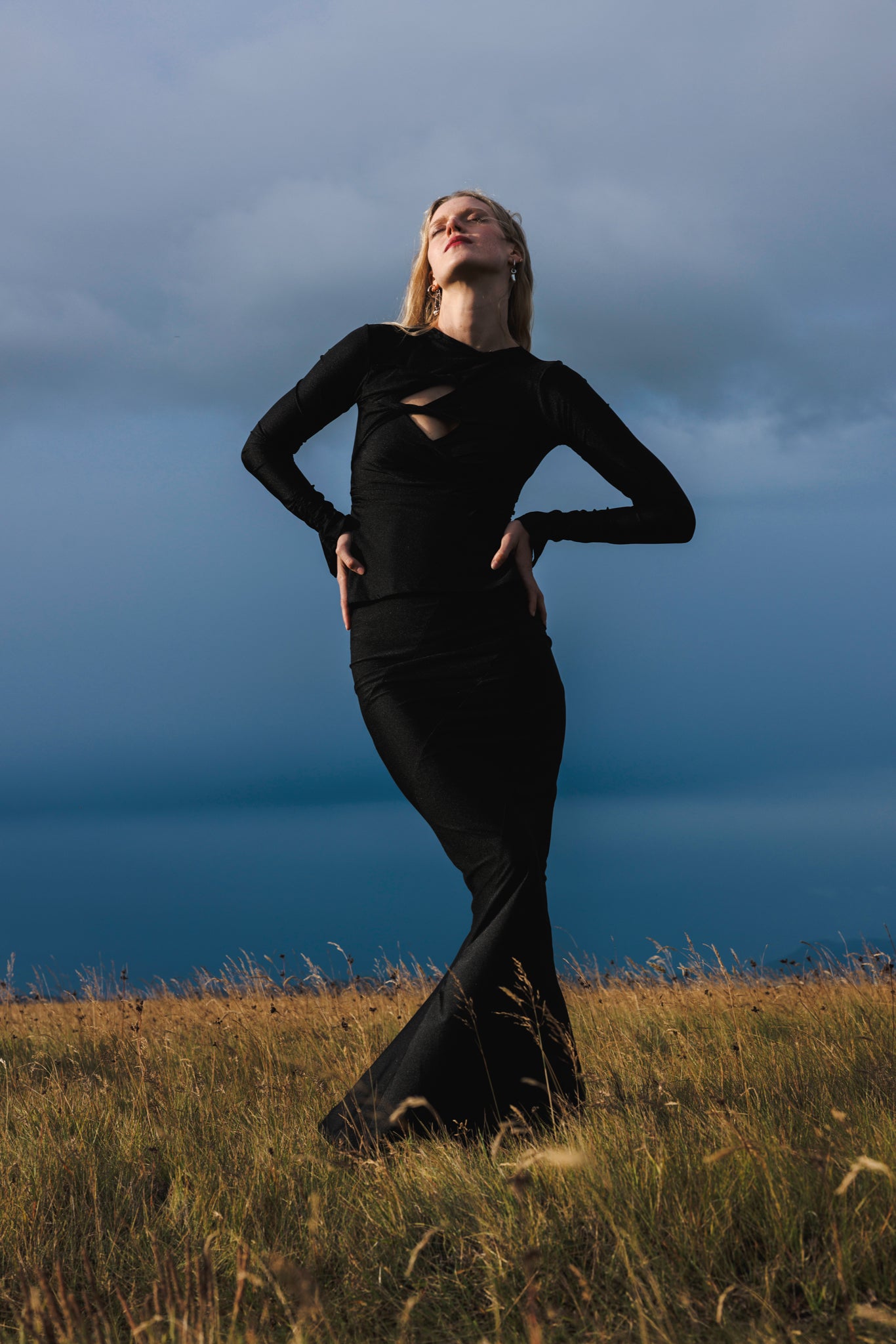 The Twisted Top in Black