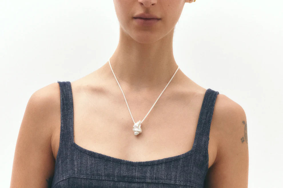 Una Caracola Necklace